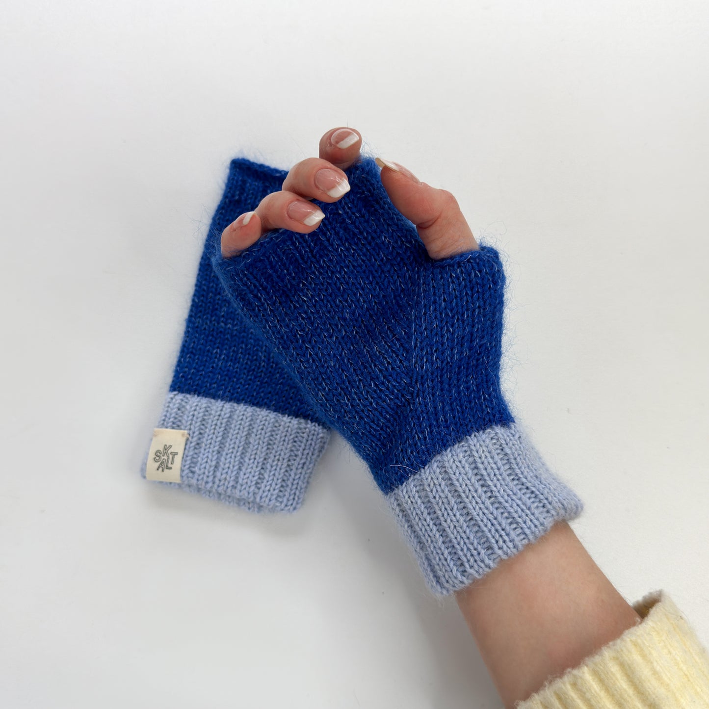 FINGERLESS GLOVES